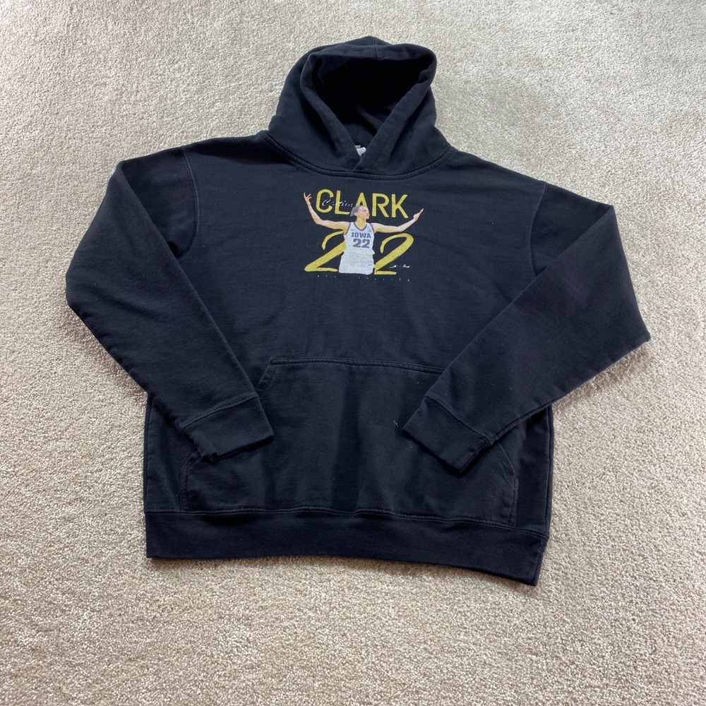 L.A.T. Apparel Hoodie Youth XL Black Excellent Caitlin Clark Iowa 22‎ Graphic